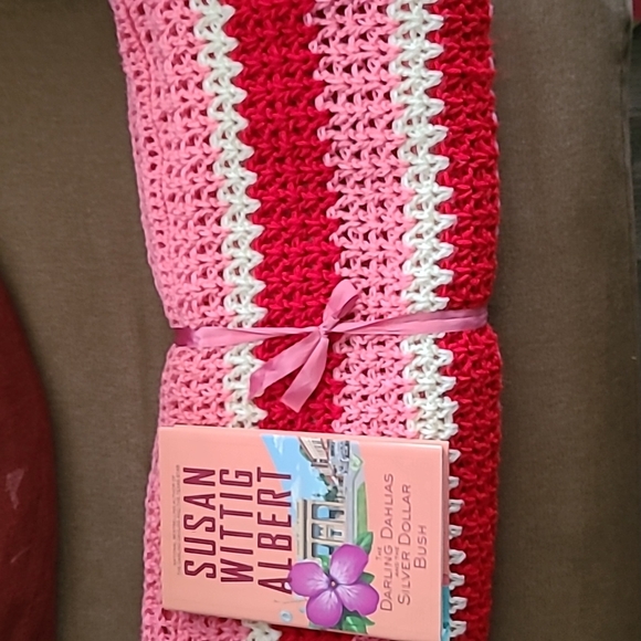 Blanket Handmade crochet pink with a gift - Picture 5 of 5